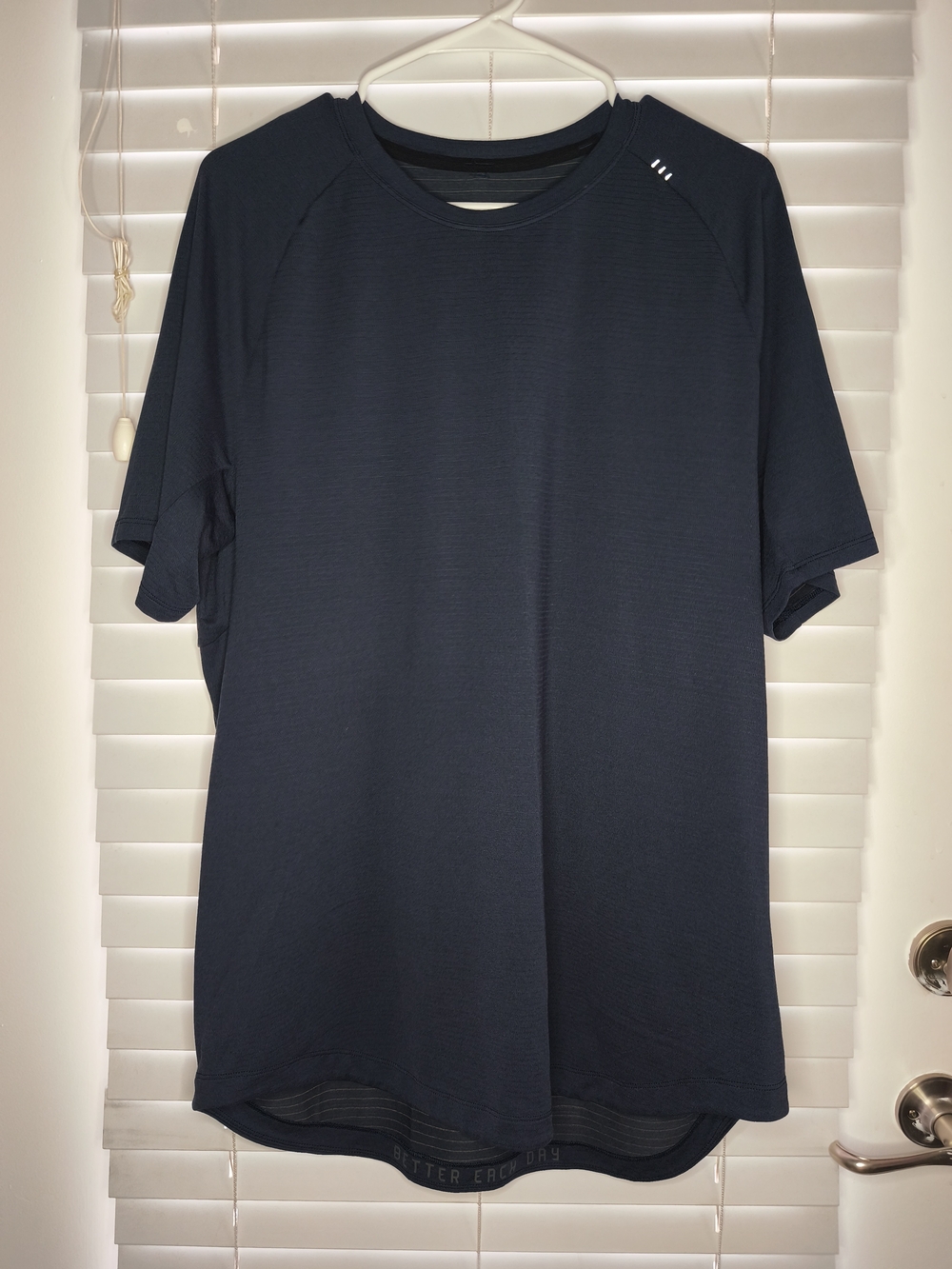 Lululemon License to Train Men's Short Sleeve Gym Shirt Dark Blue Sz L EUC